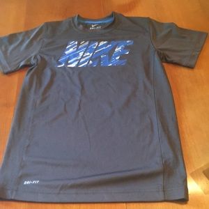 Boys Nike Dri-fit shirt size M